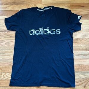Men’s adidas large T-shirt